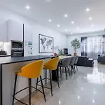 Spacious And Stylish Apartment