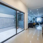 Spacious And Stylish Apartment