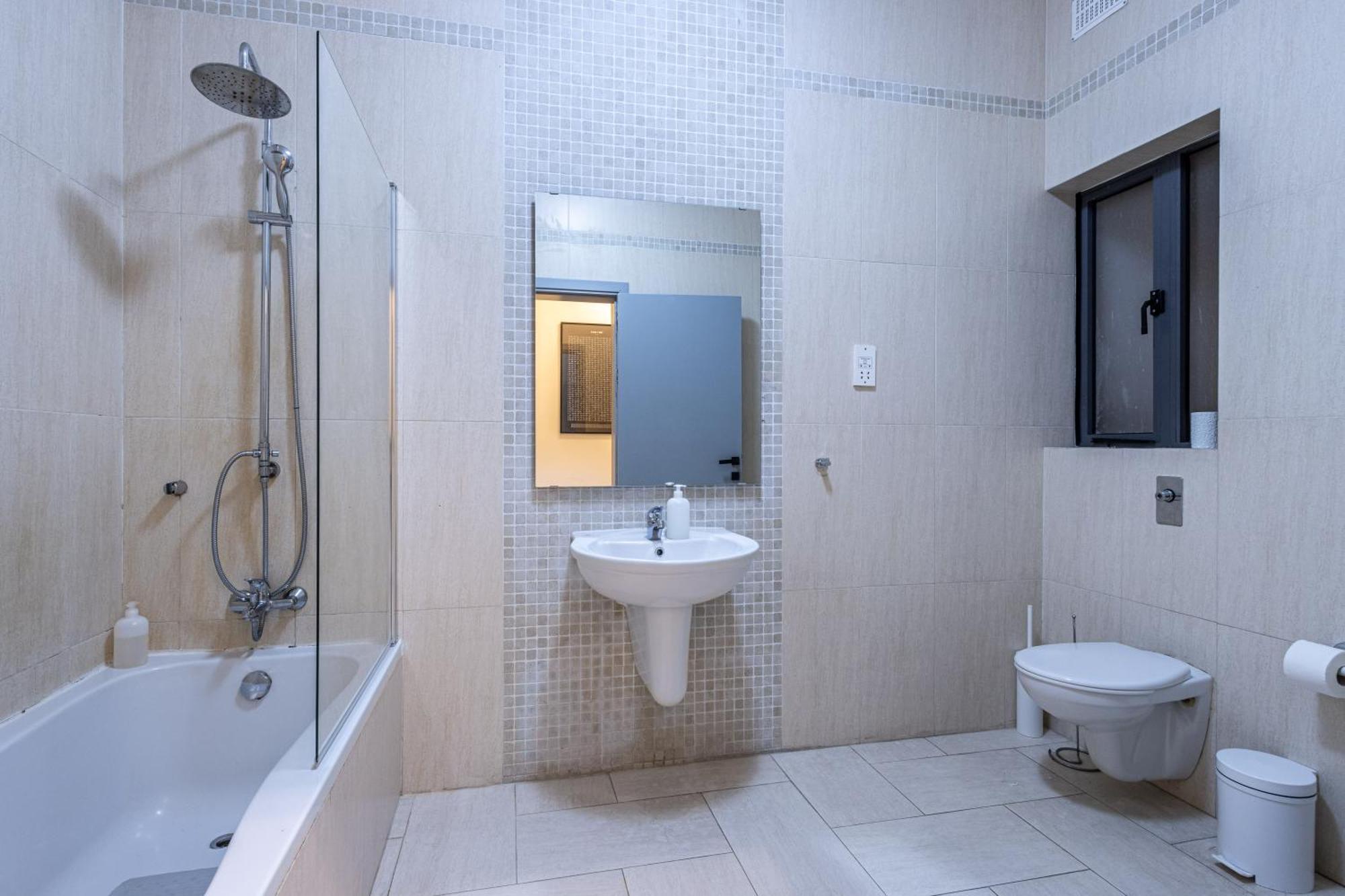 Spacious And Stylish * Saint Julian's