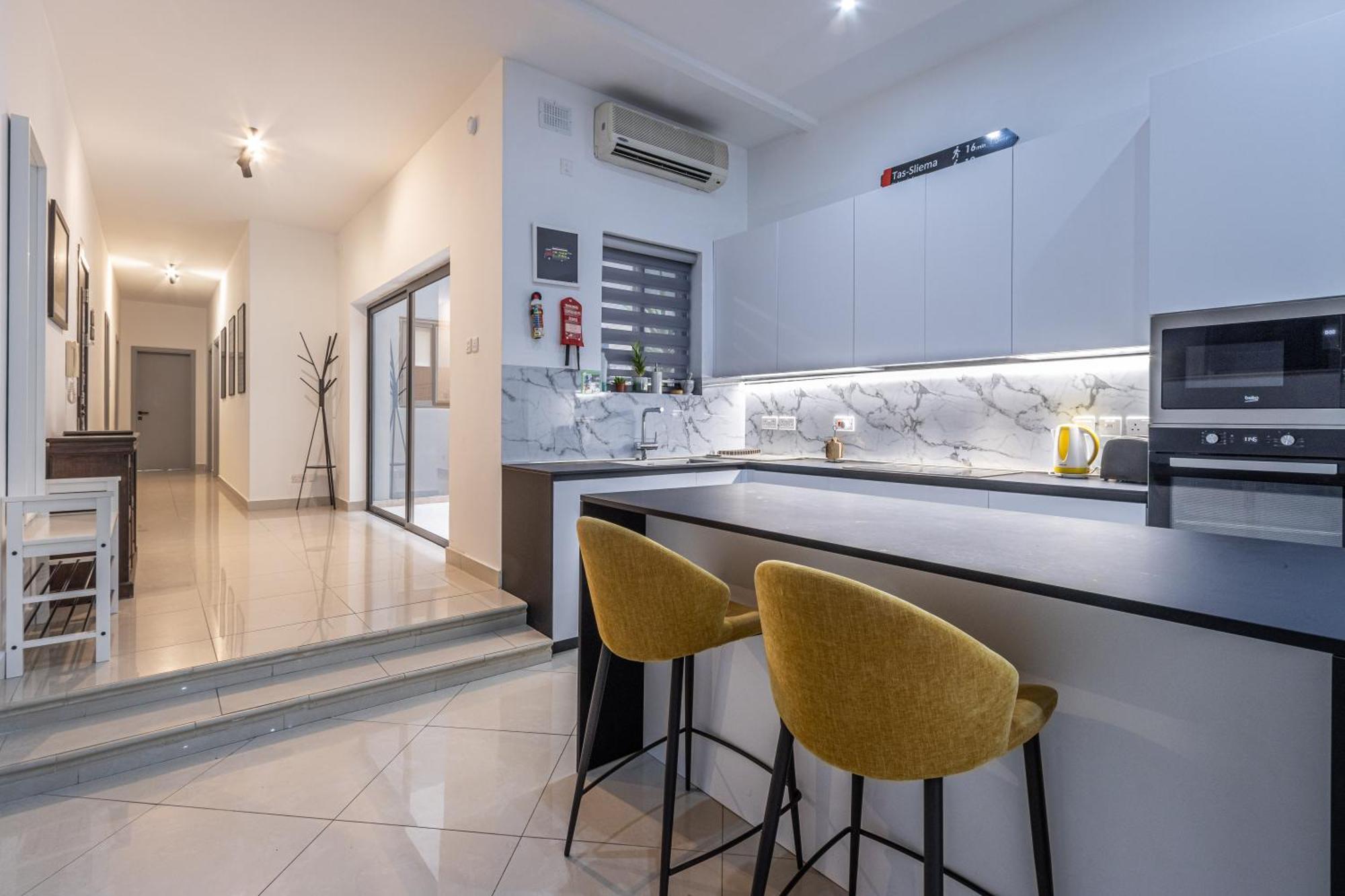 Spacious And Stylish Apartment Saint Julian's