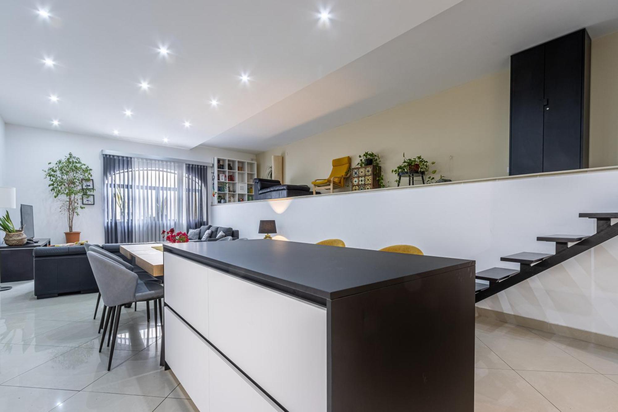 Apartment Spacious And Stylish *